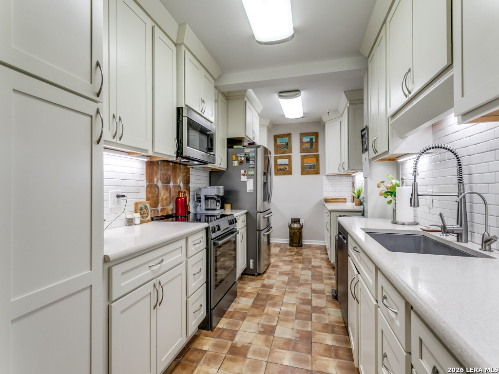 1 Towers Park 1617/1618