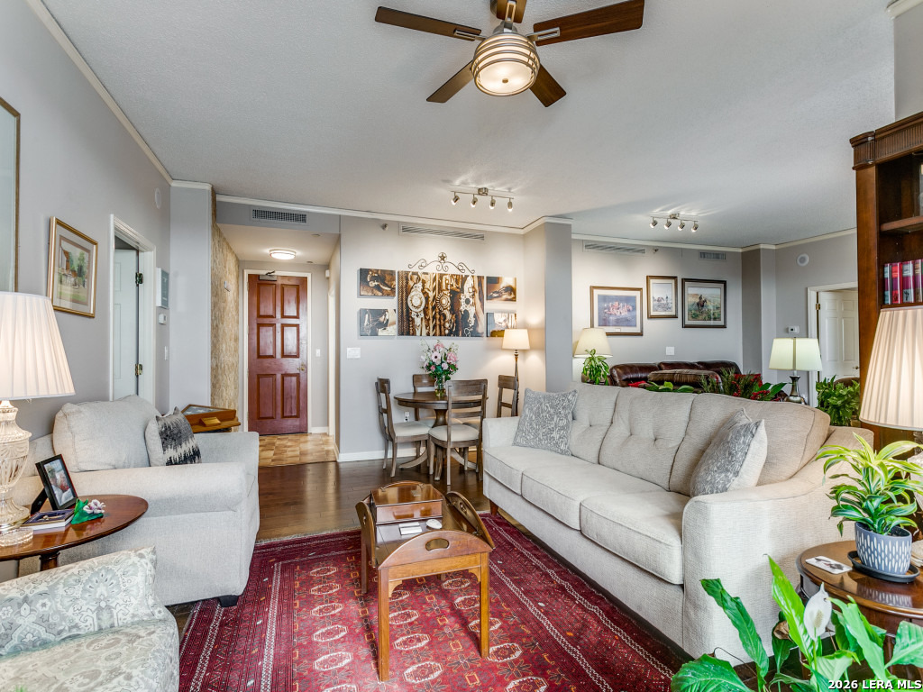 1 Towers Park 1617/1618