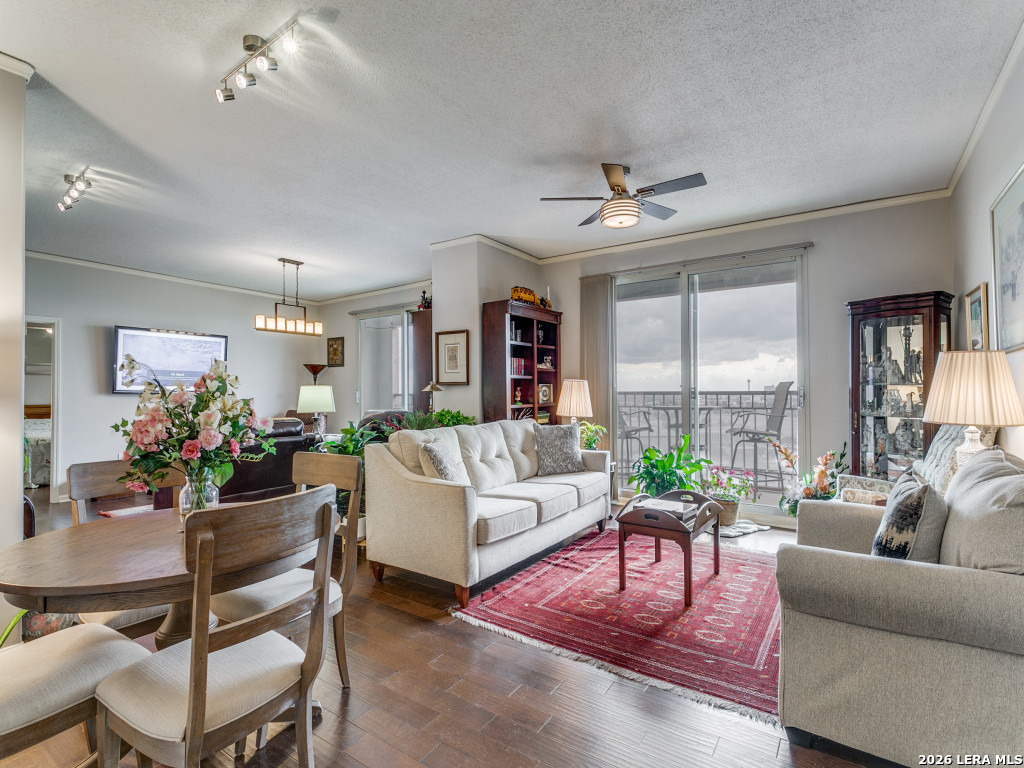 1 Towers Park 1617/1618