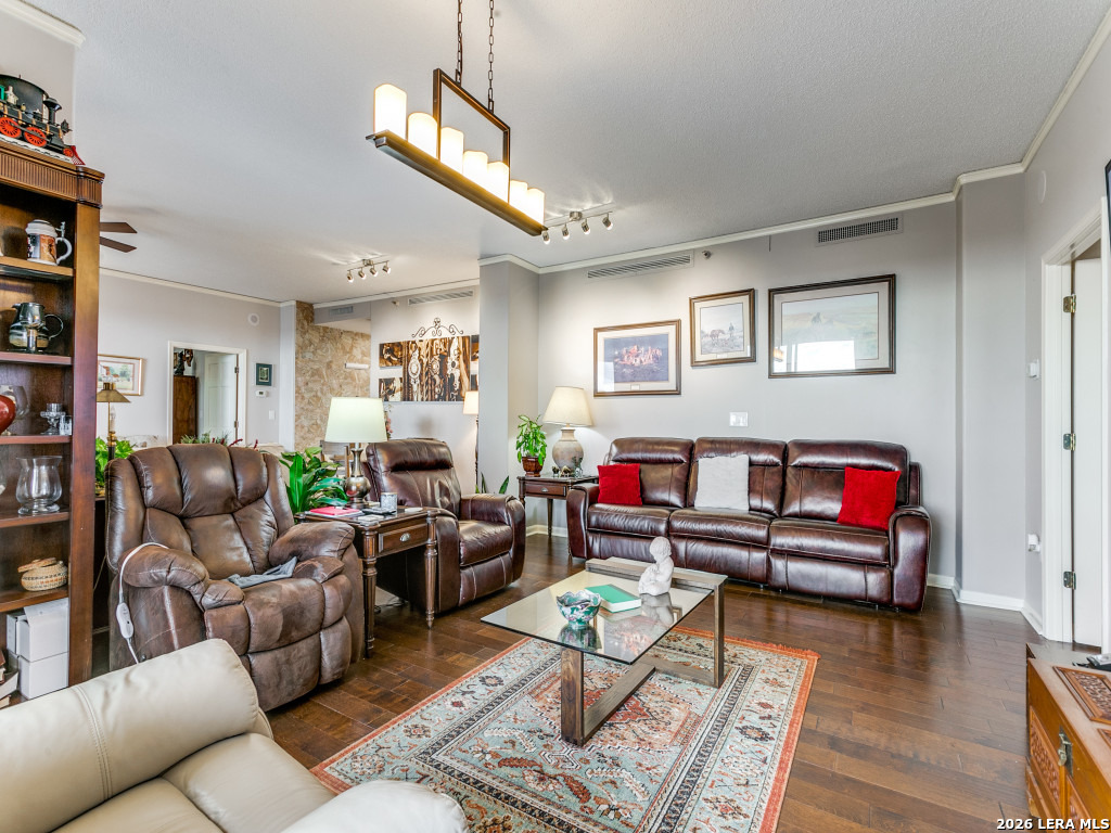 1 Towers Park 1617/1618