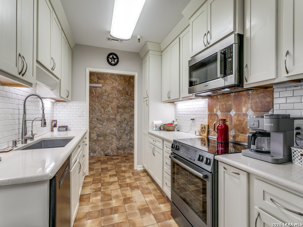 1 Towers Park 1617/1618