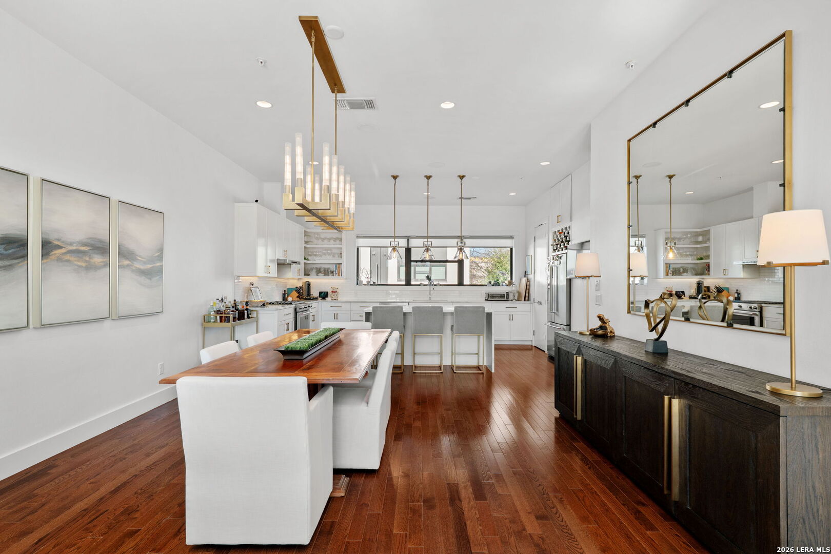 318 W Grayson 204