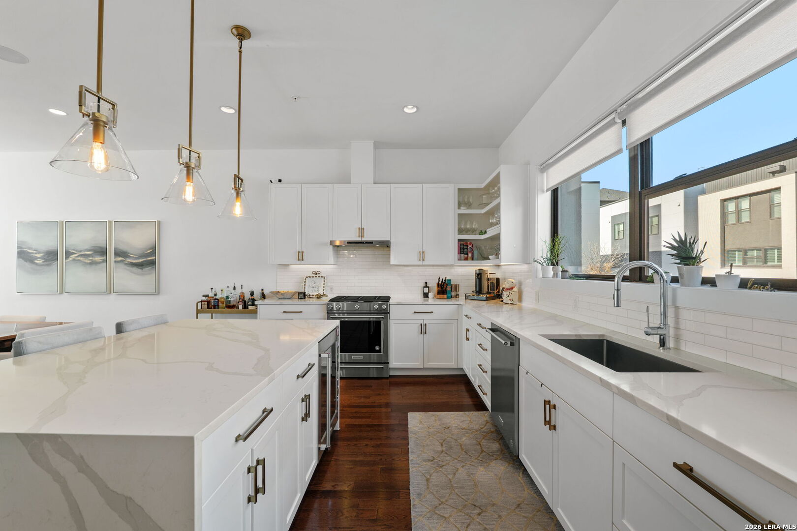 318 W Grayson 204