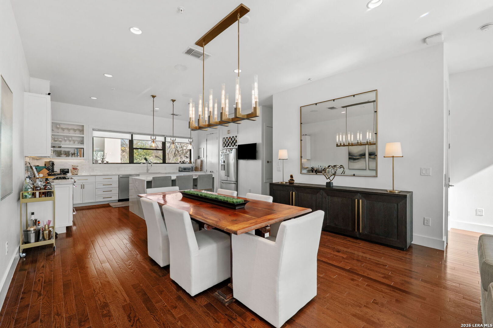 318 W Grayson 204
