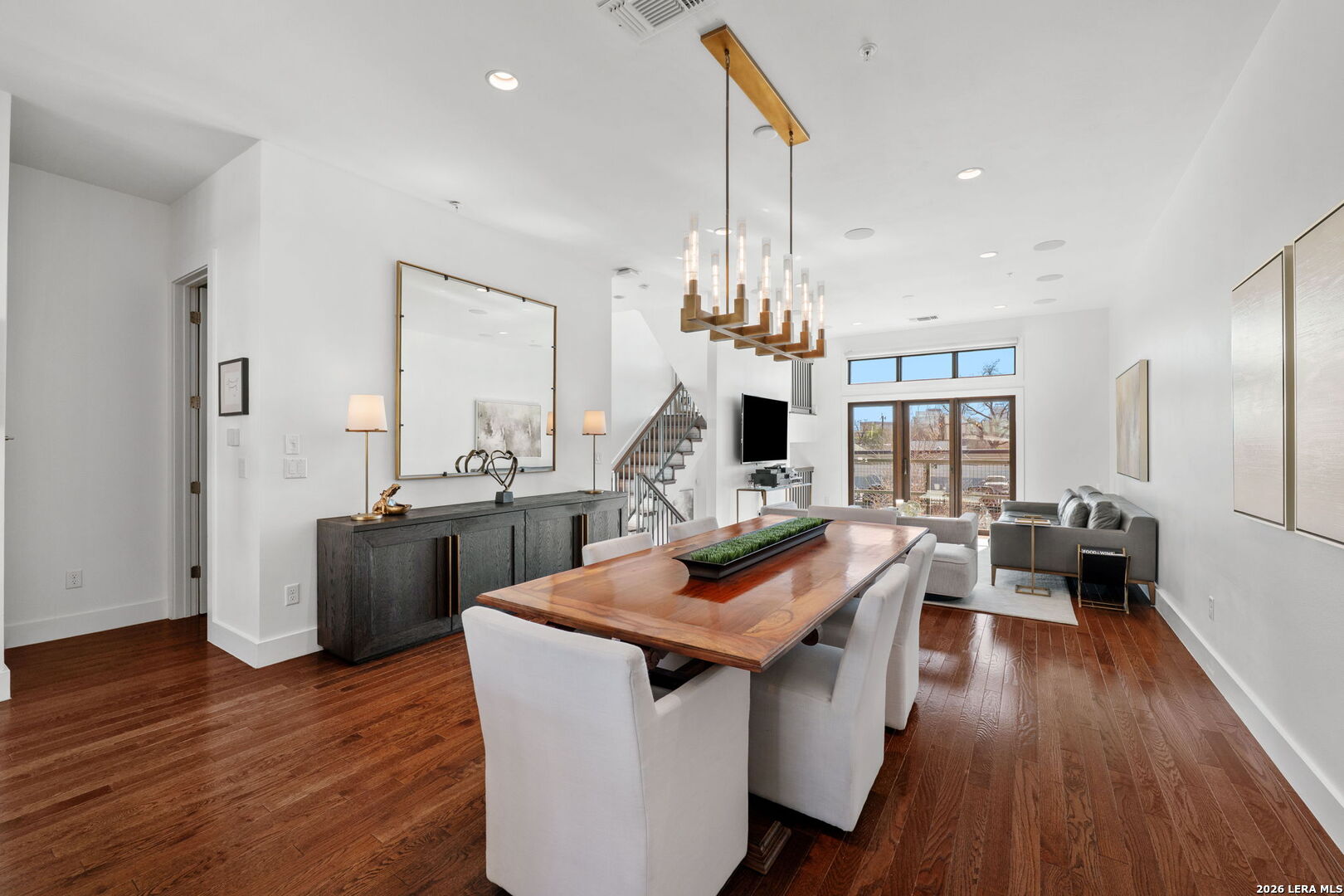 318 W Grayson 204