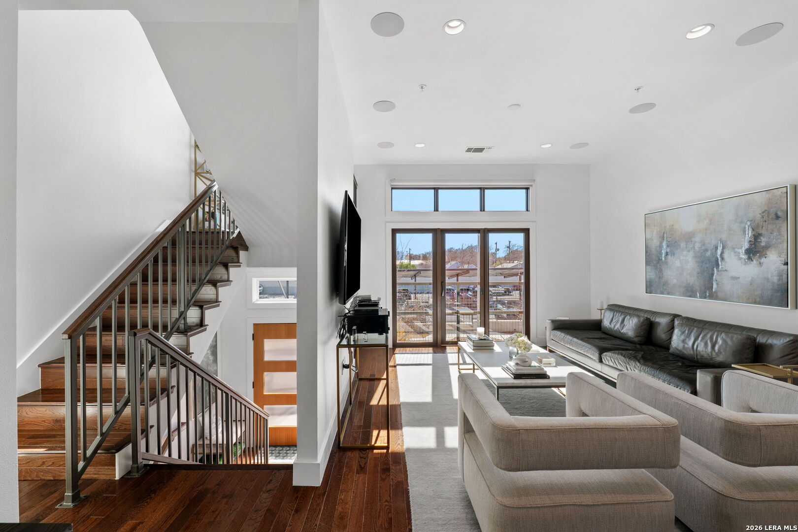 318 W Grayson 204