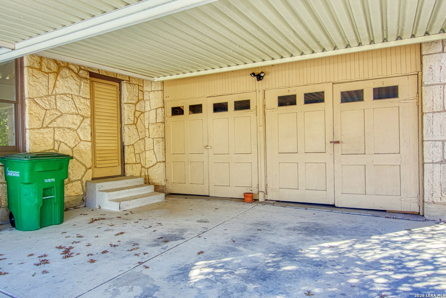 204 Lovera Blvd