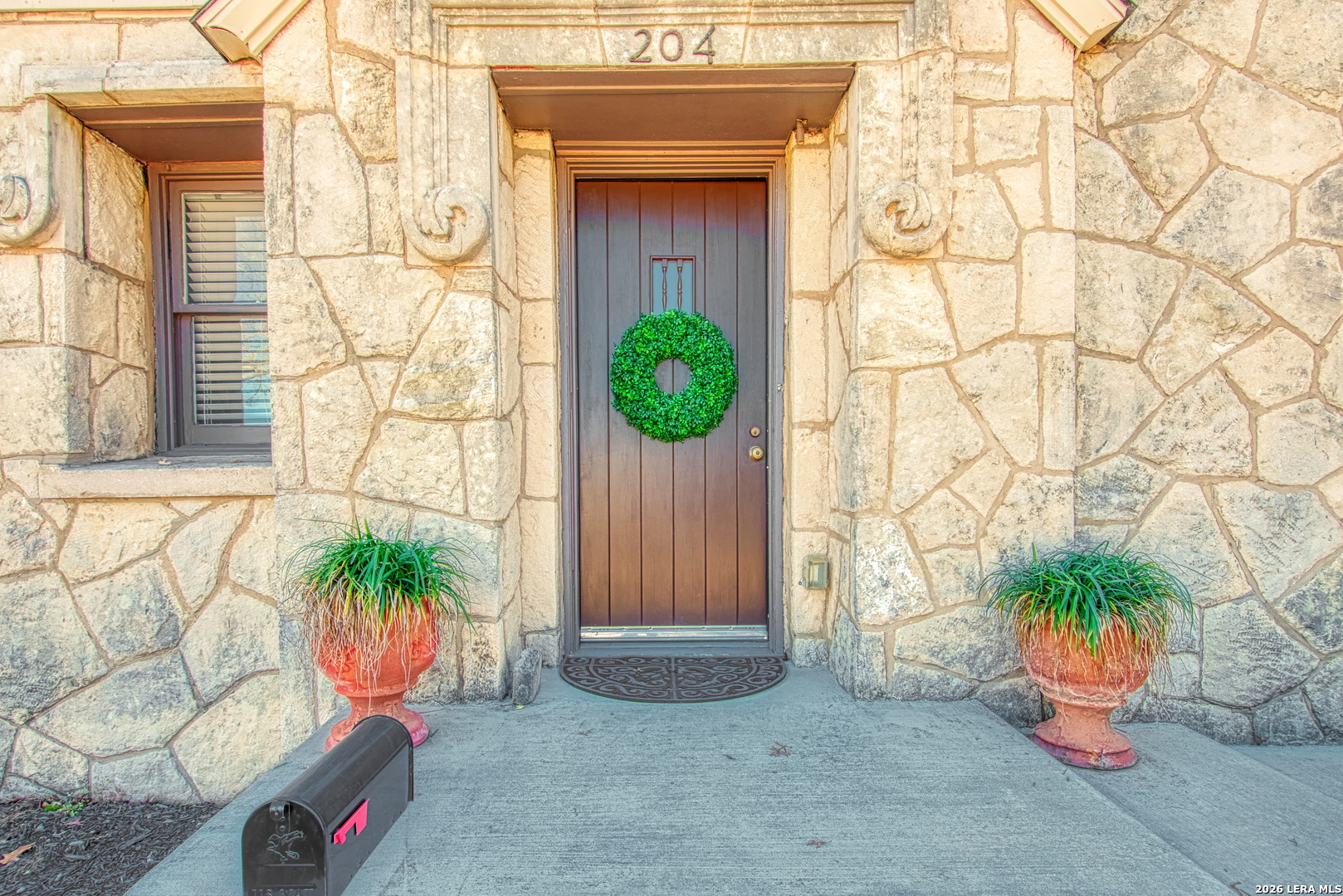 204 Lovera Blvd