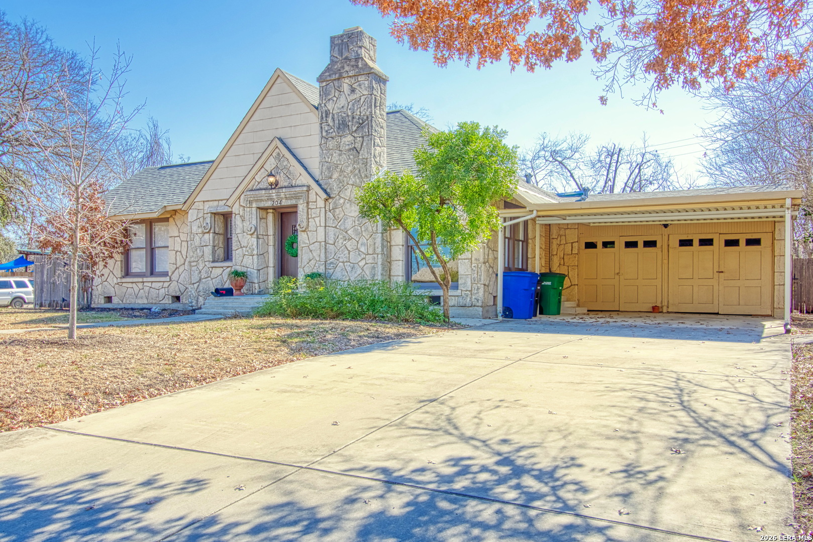 204 Lovera Blvd