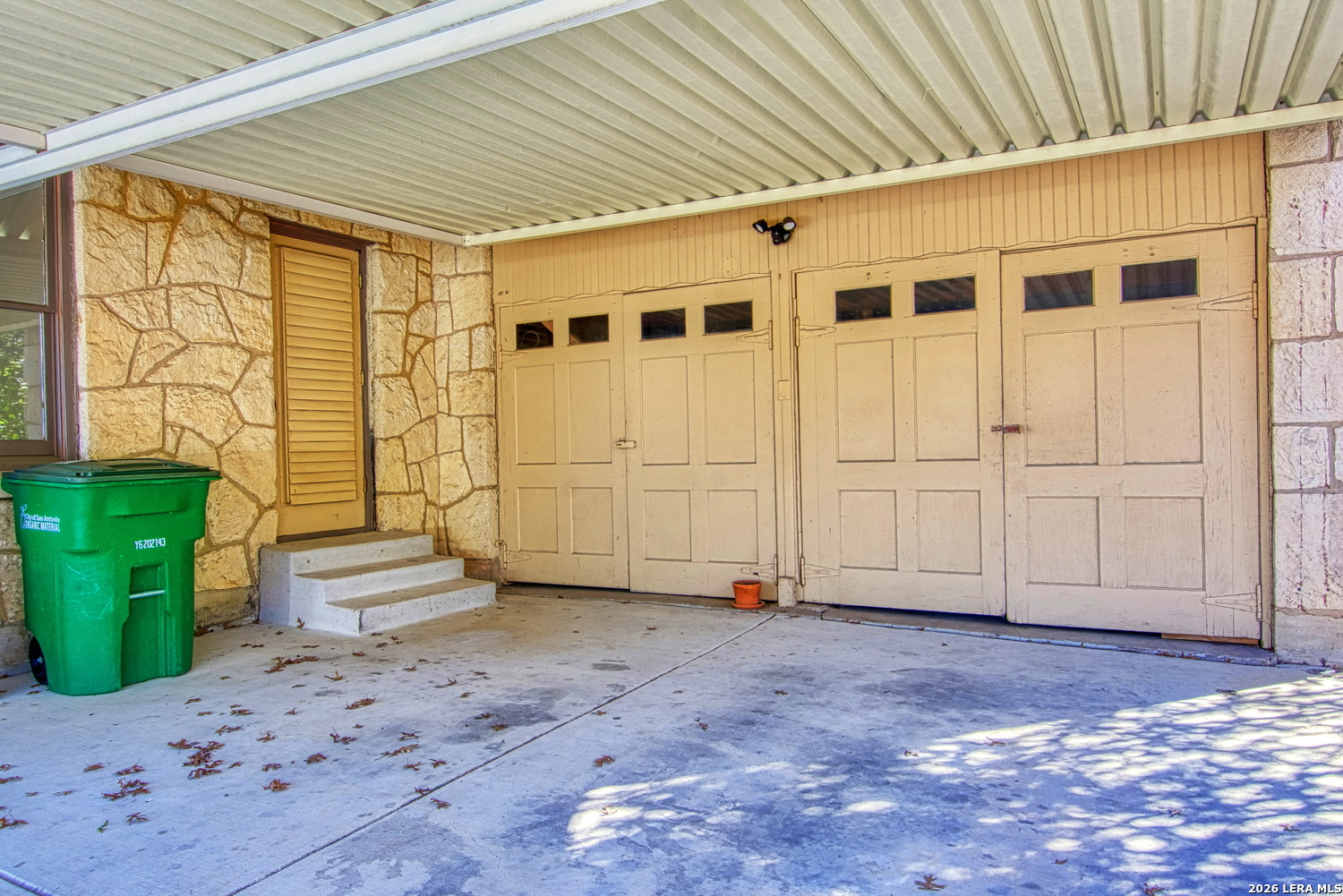 204 Lovera Blvd