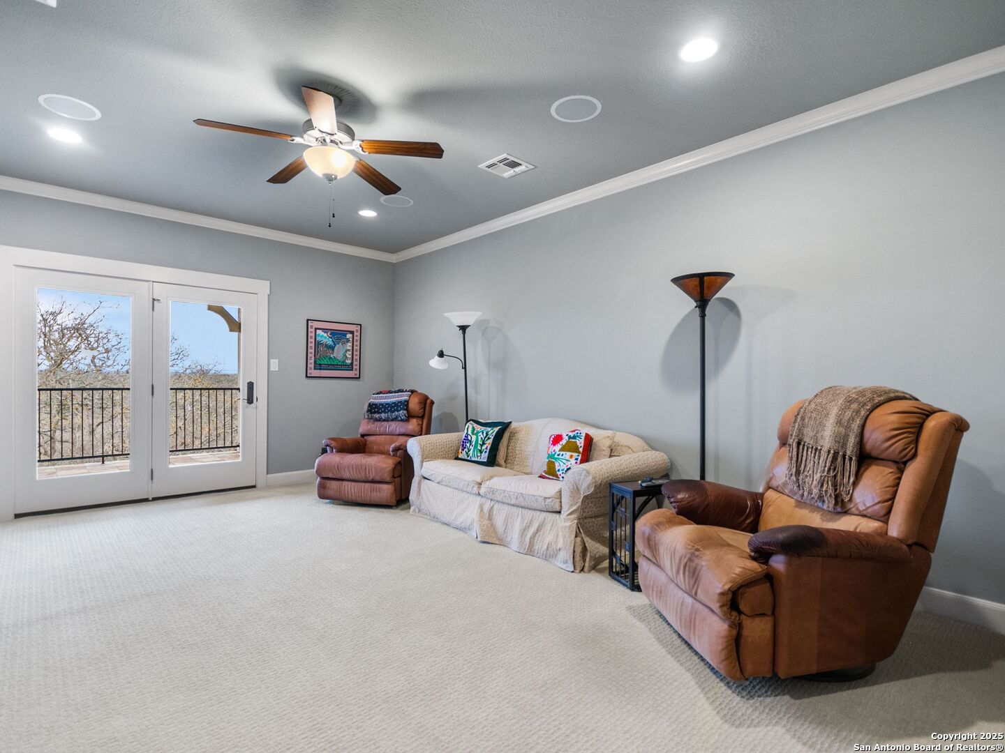 208 Hoskins