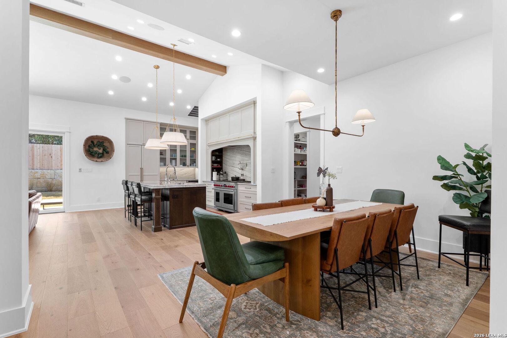 808 Canterbury Hill