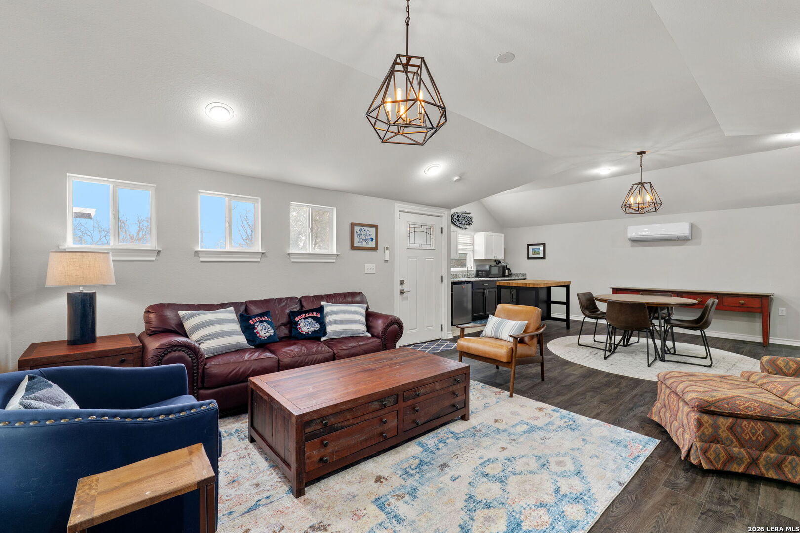 160 E Oakview