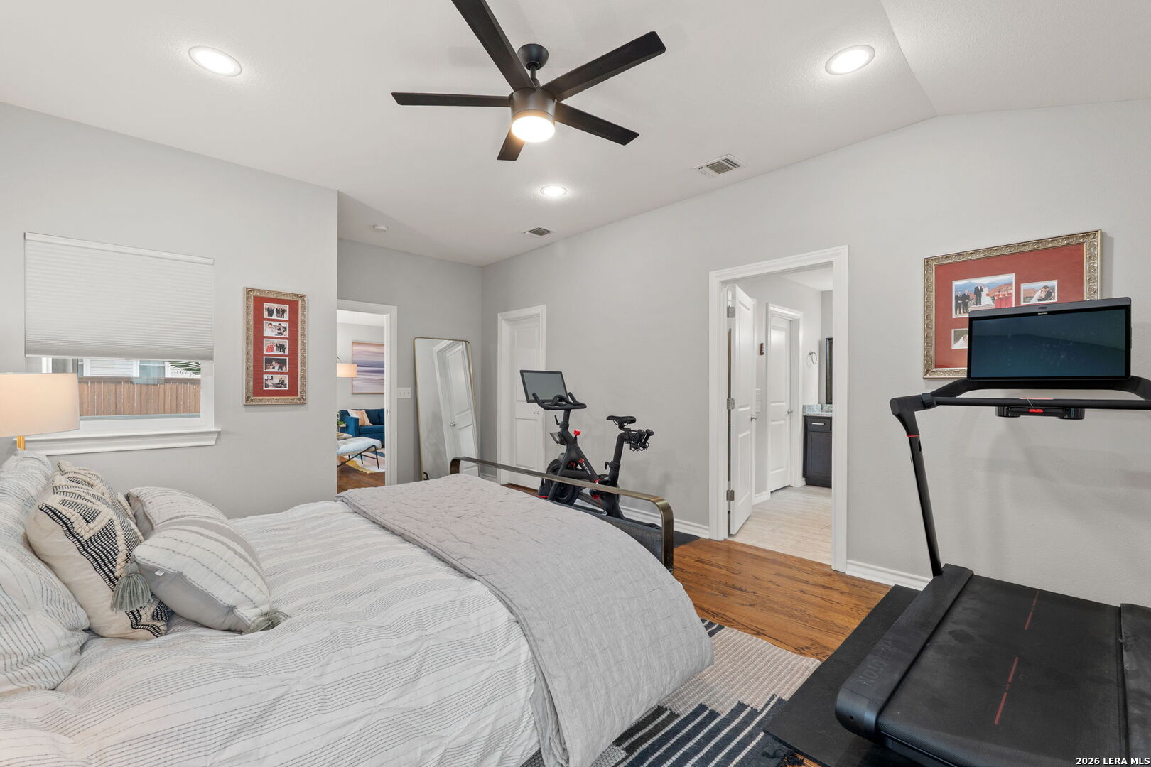 160 E Oakview