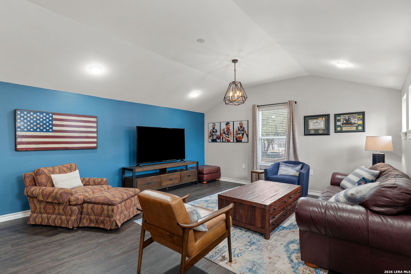 160 E Oakview