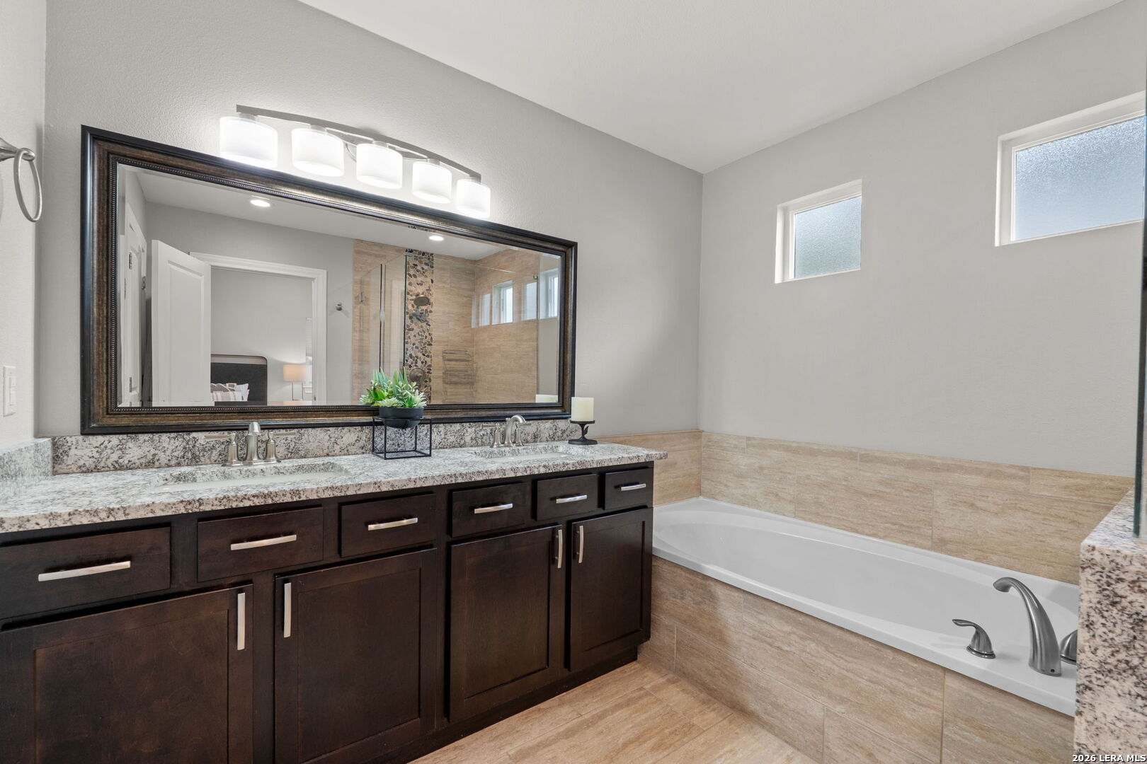 160 E Oakview