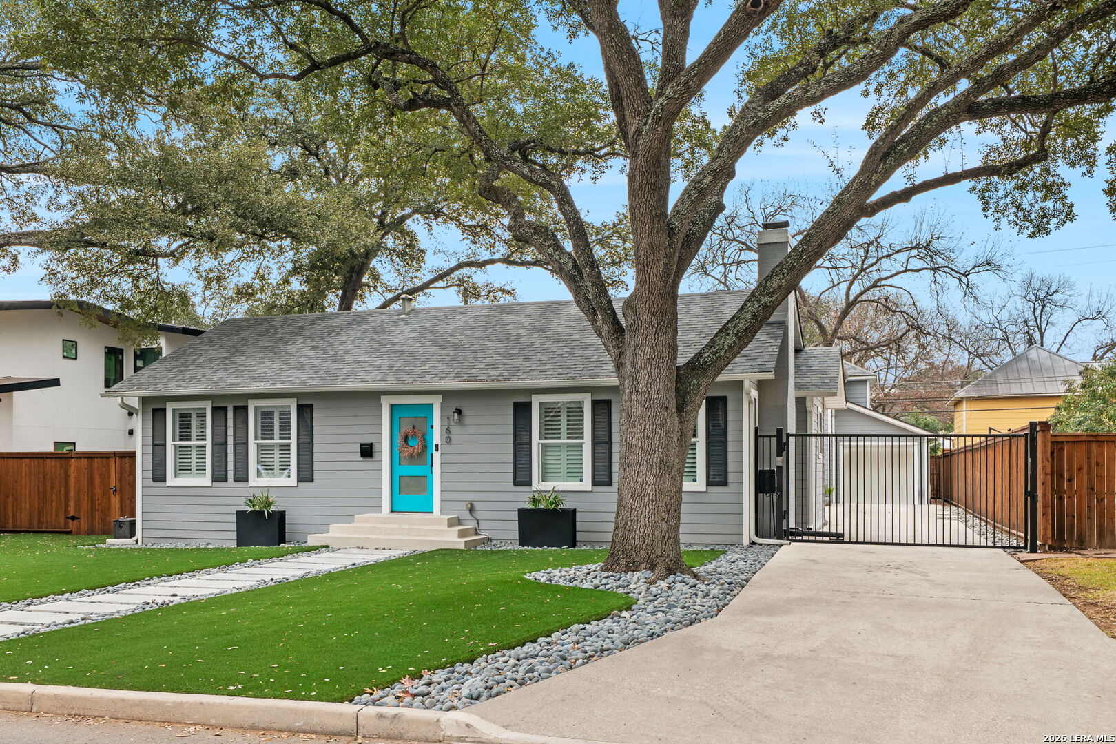 160 E Oakview