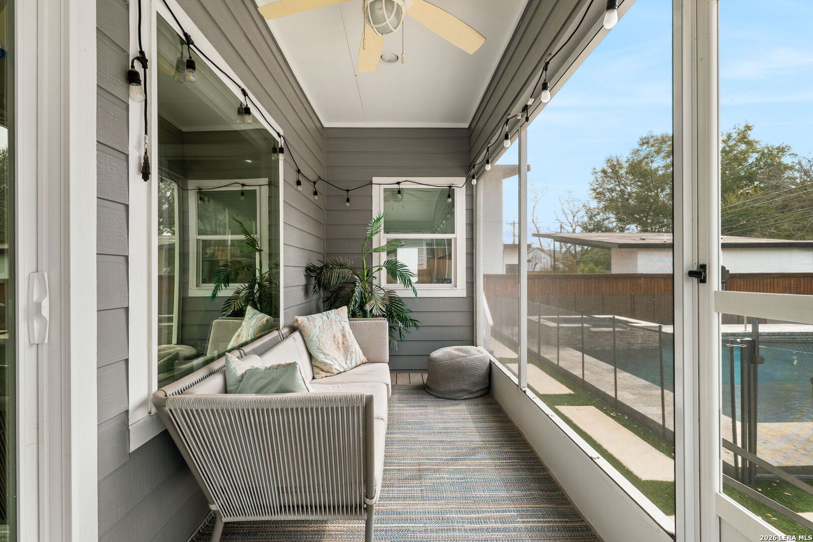 160 E Oakview