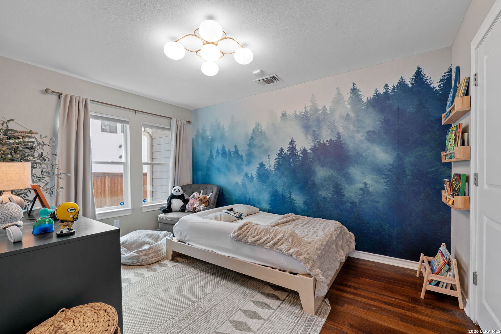 160 E Oakview