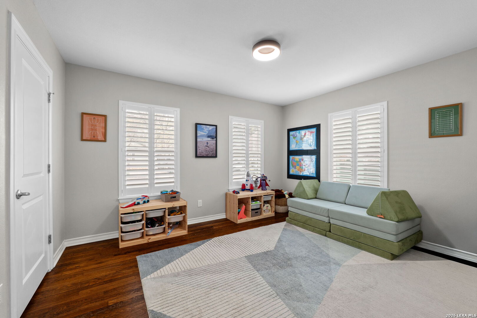 160 E Oakview