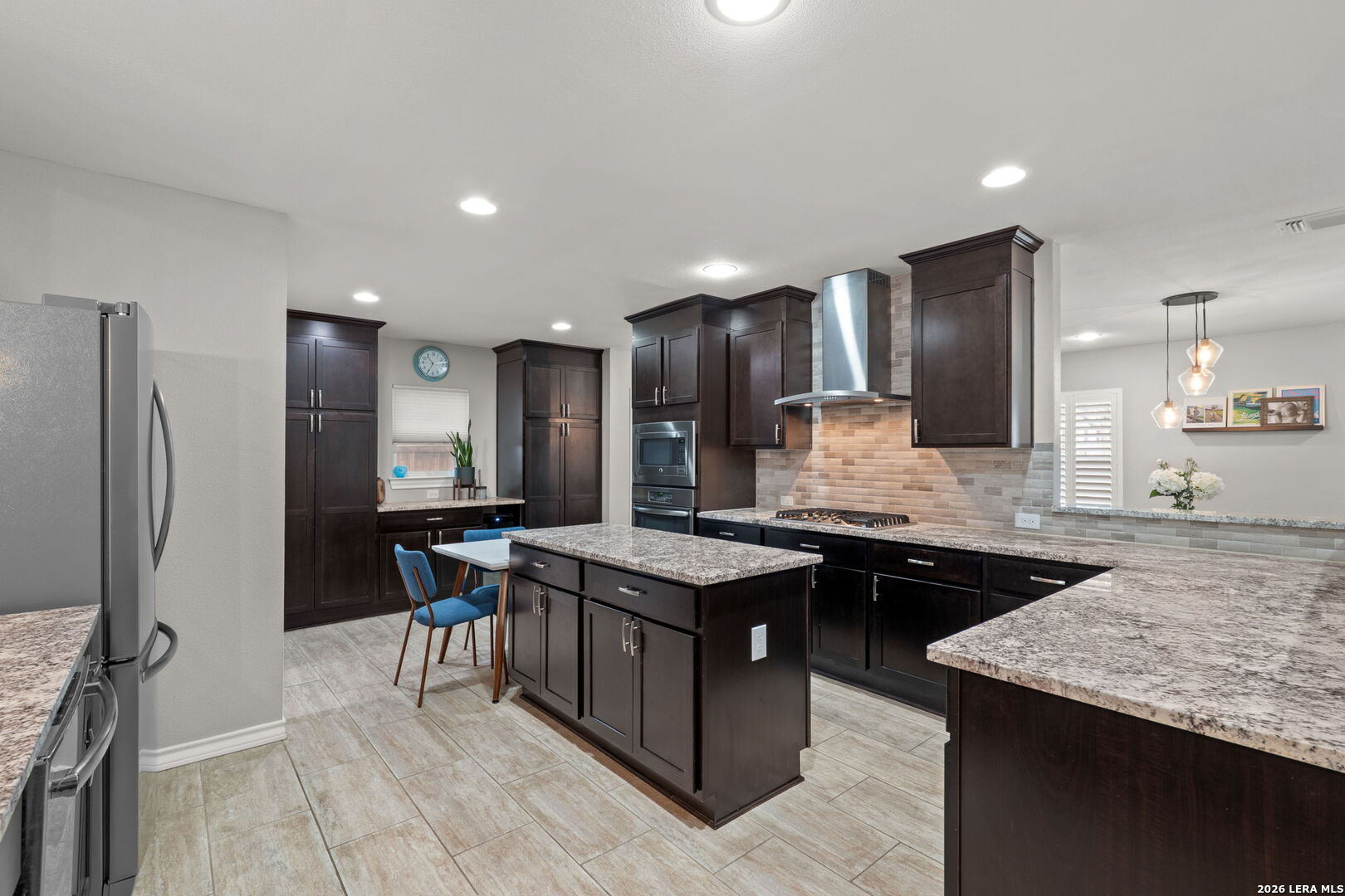 160 E Oakview
