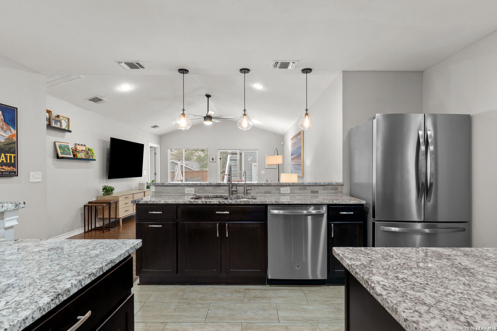160 E Oakview