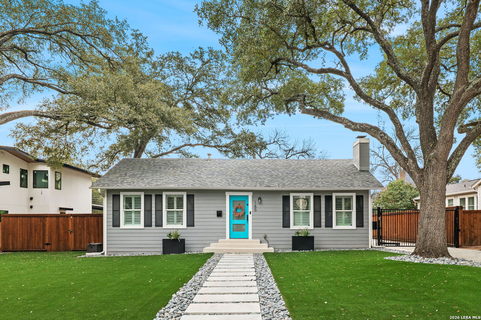 160 E Oakview