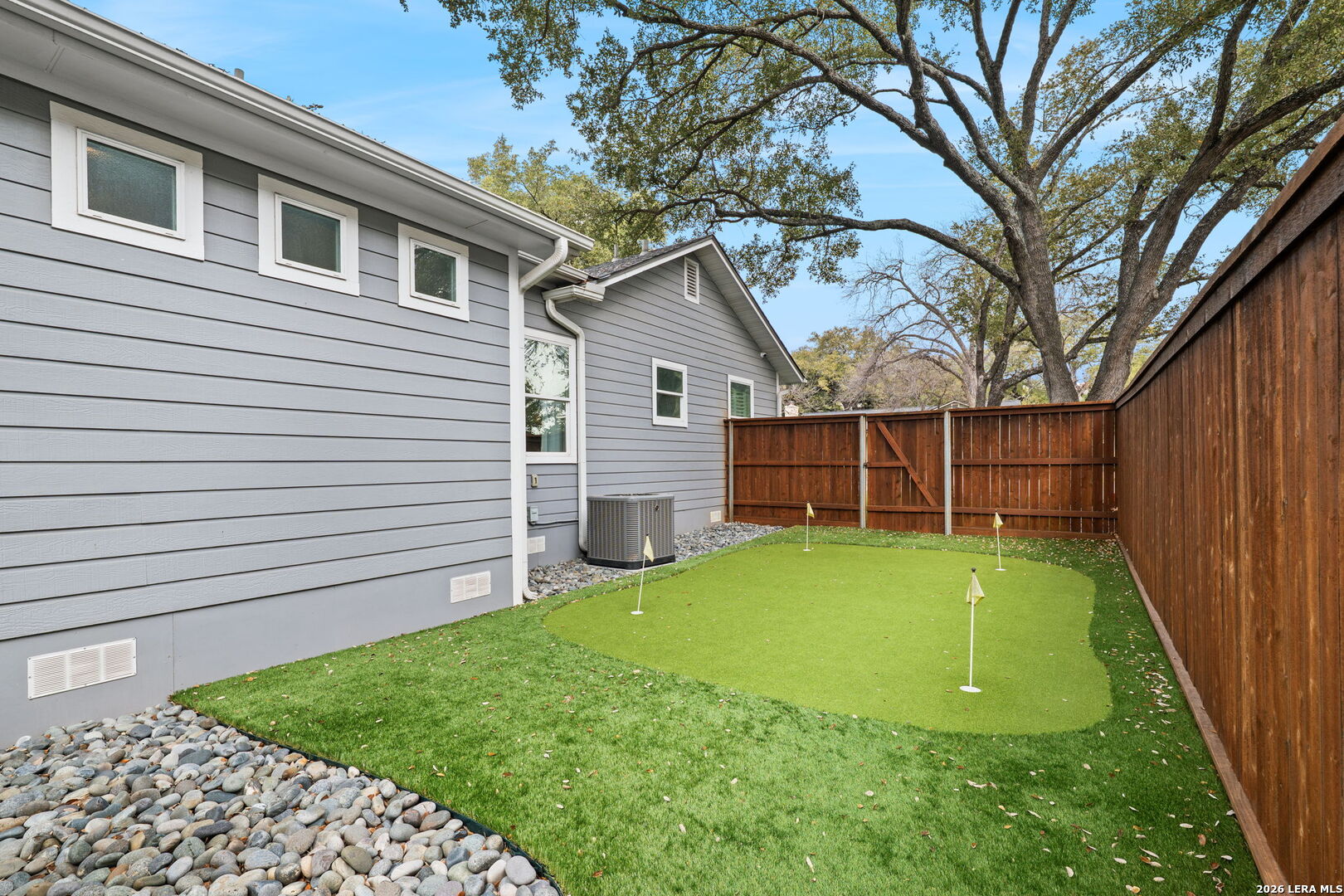 160 E Oakview
