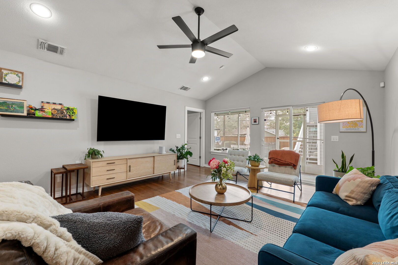 160 E Oakview
