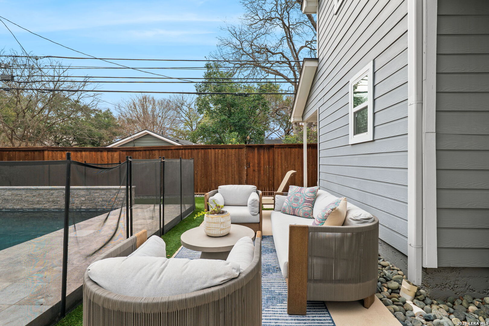 160 E Oakview