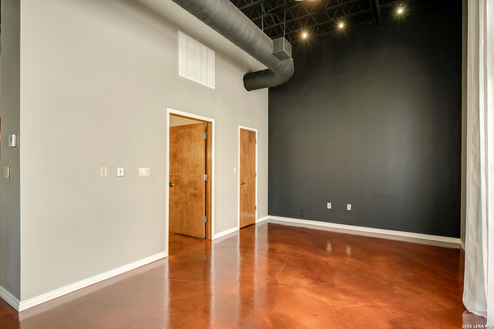 214 E Travis APT 301