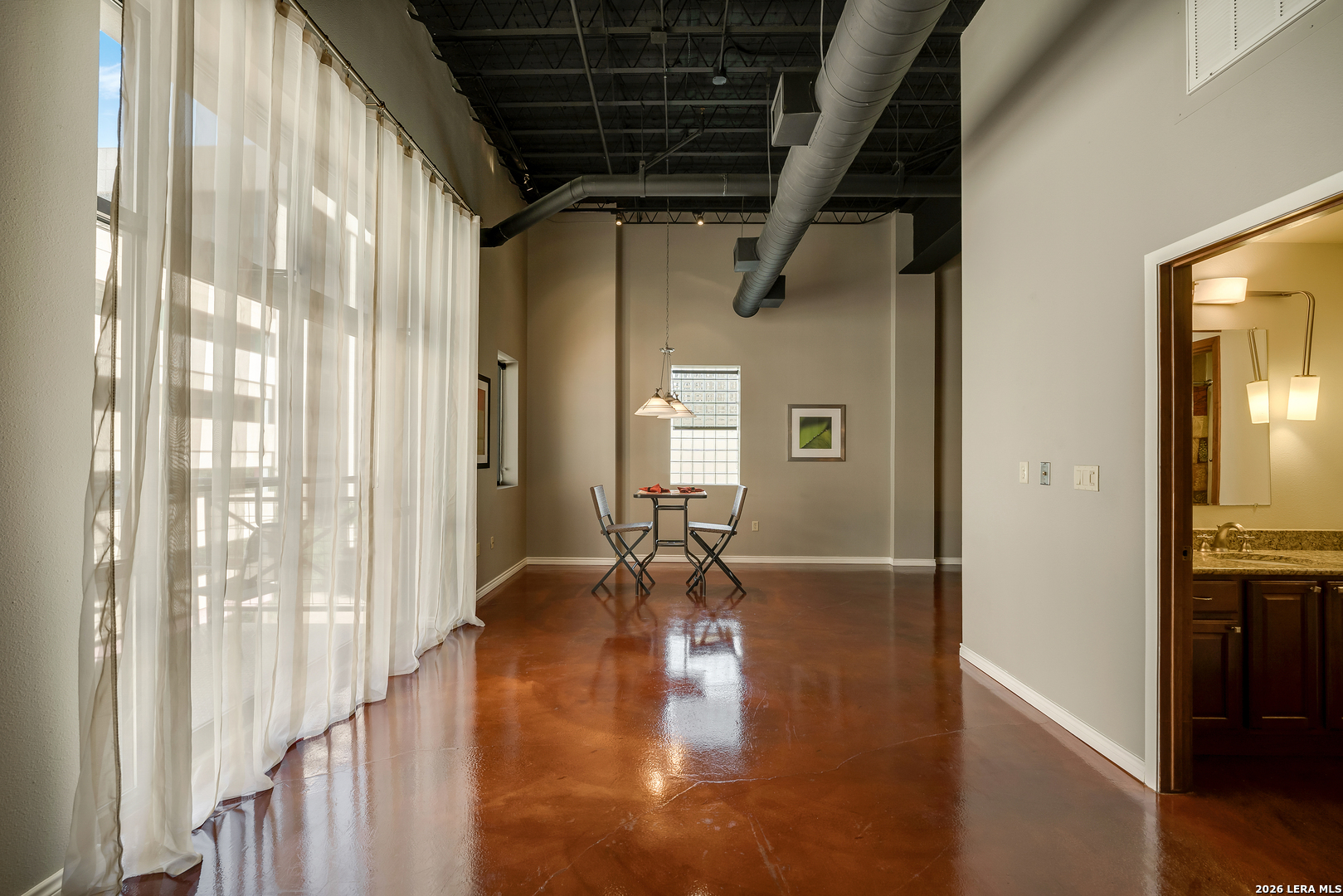 214 E Travis APT 301