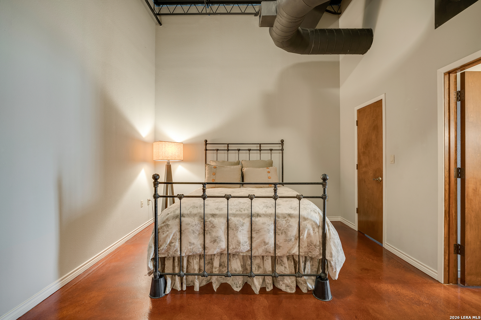 214 E Travis APT 301