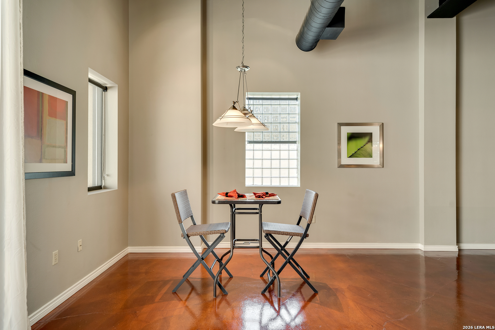 214 E Travis APT 301