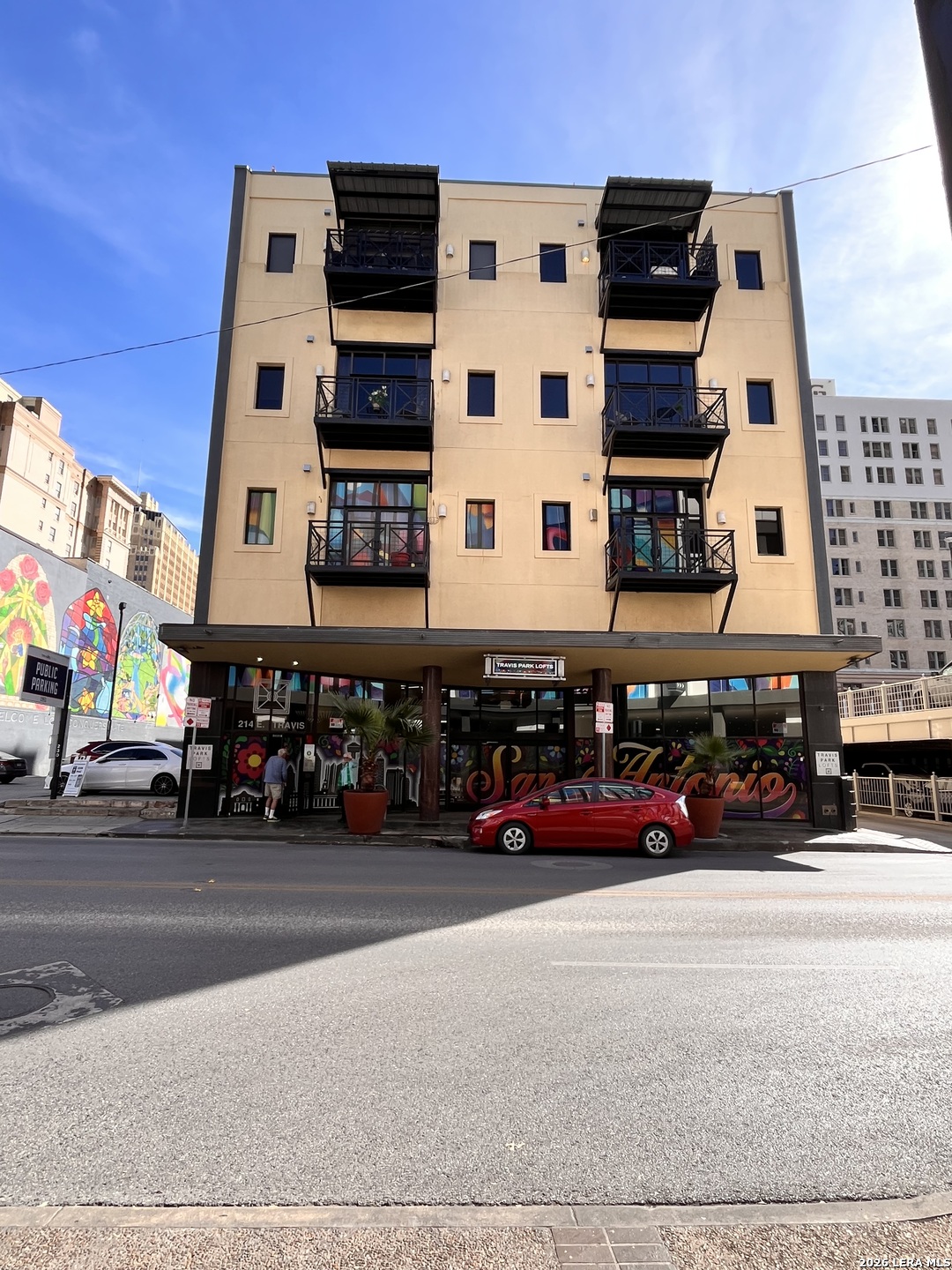 214 E Travis APT 301
