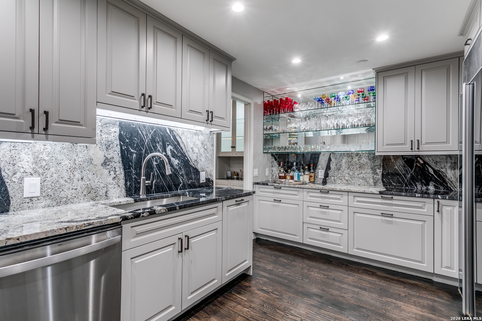 200 Patterson APT 700