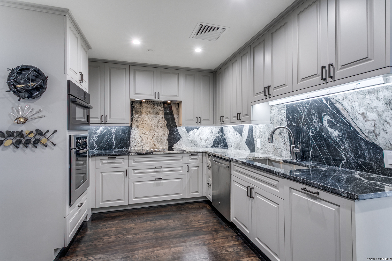 200 Patterson APT 700