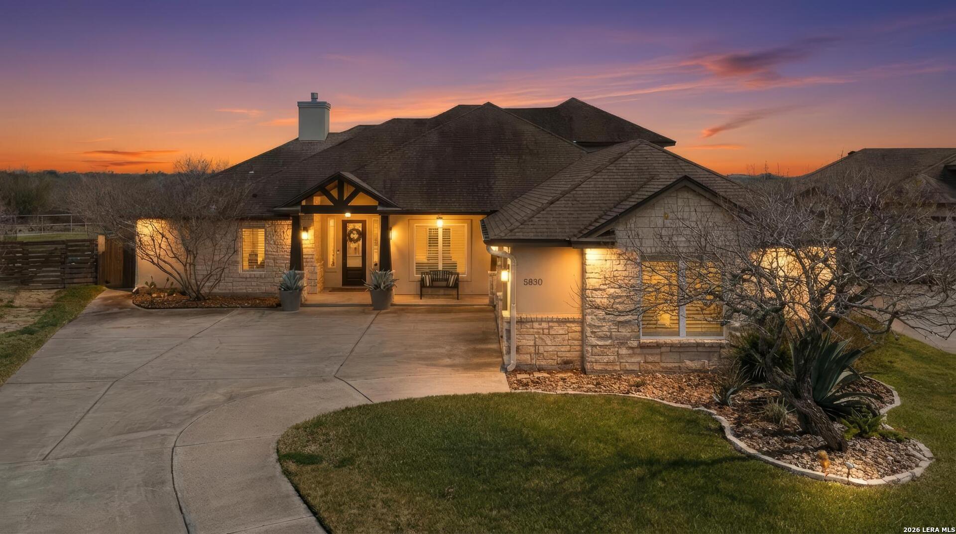 5830 Lago Vista