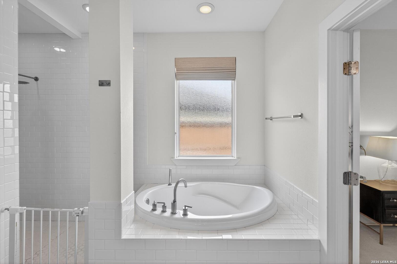 5830 Lago Vista