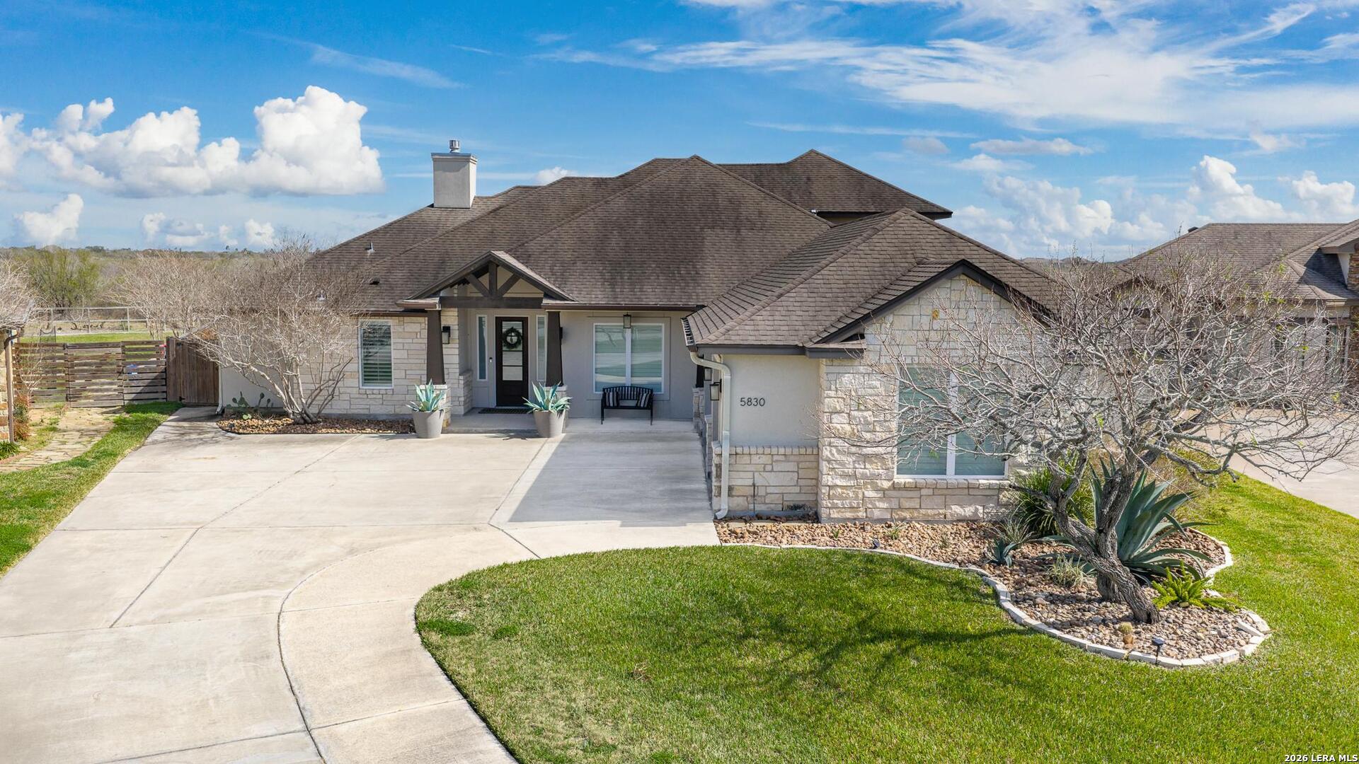 5830 Lago Vista
