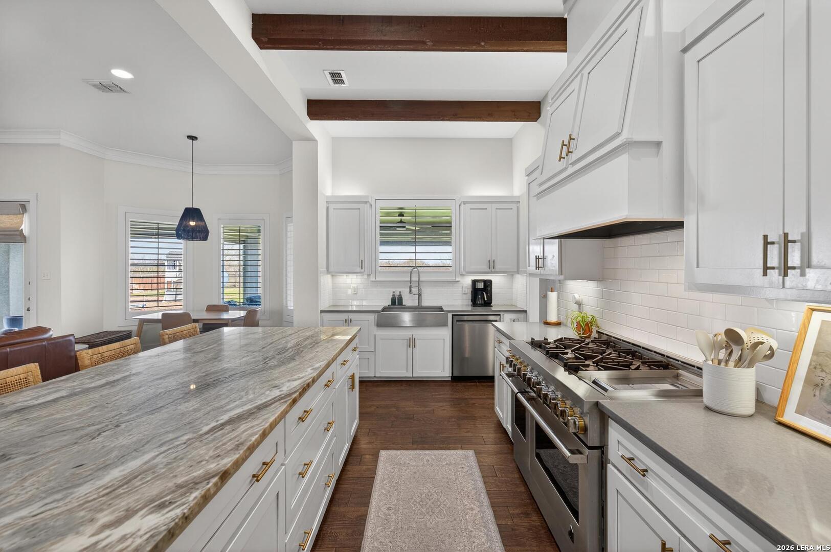 5830 Lago Vista