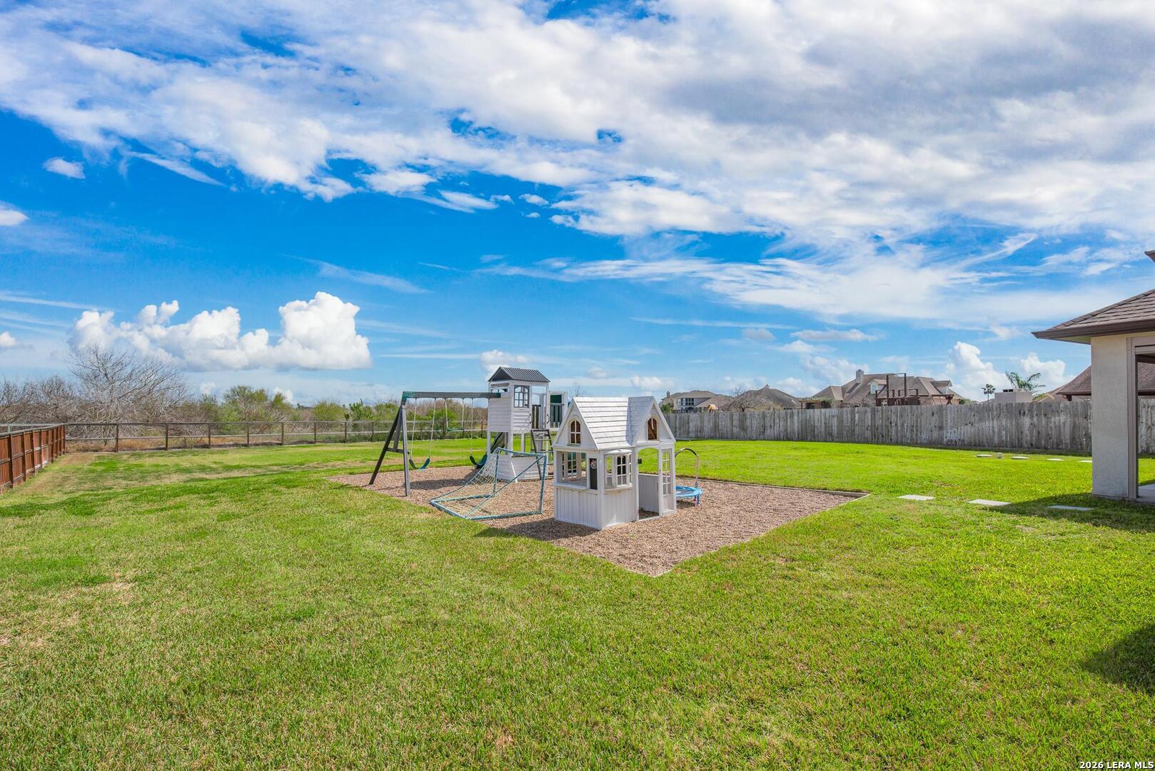 5830 Lago Vista