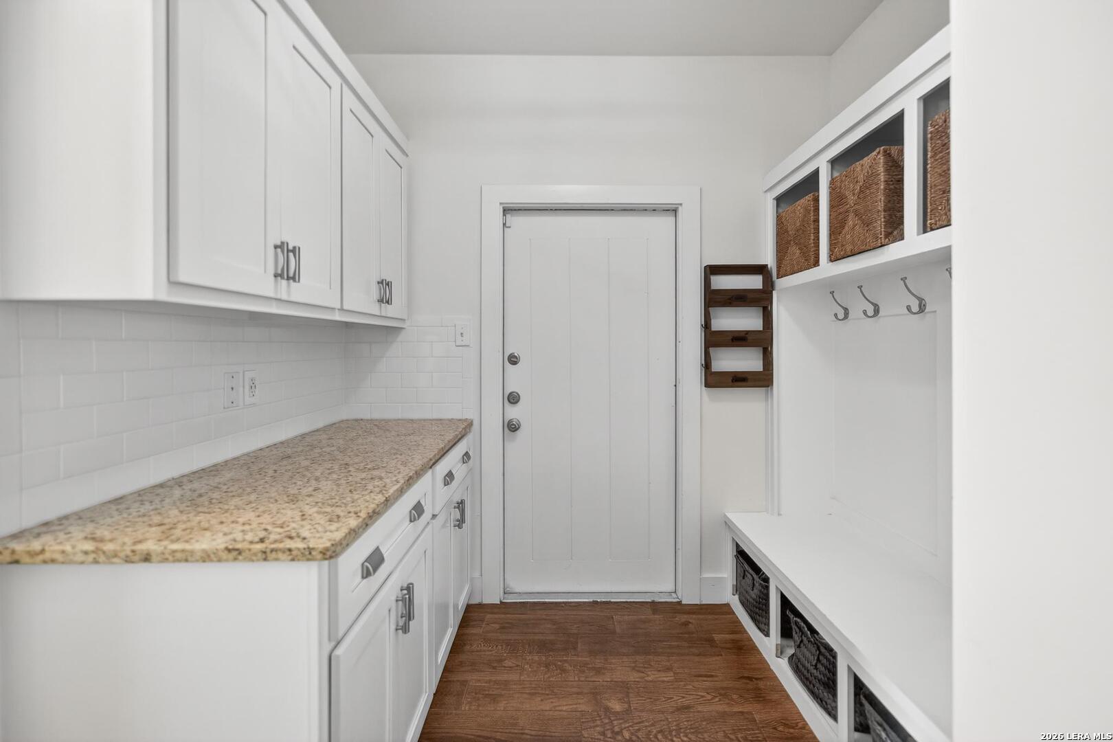 5830 Lago Vista