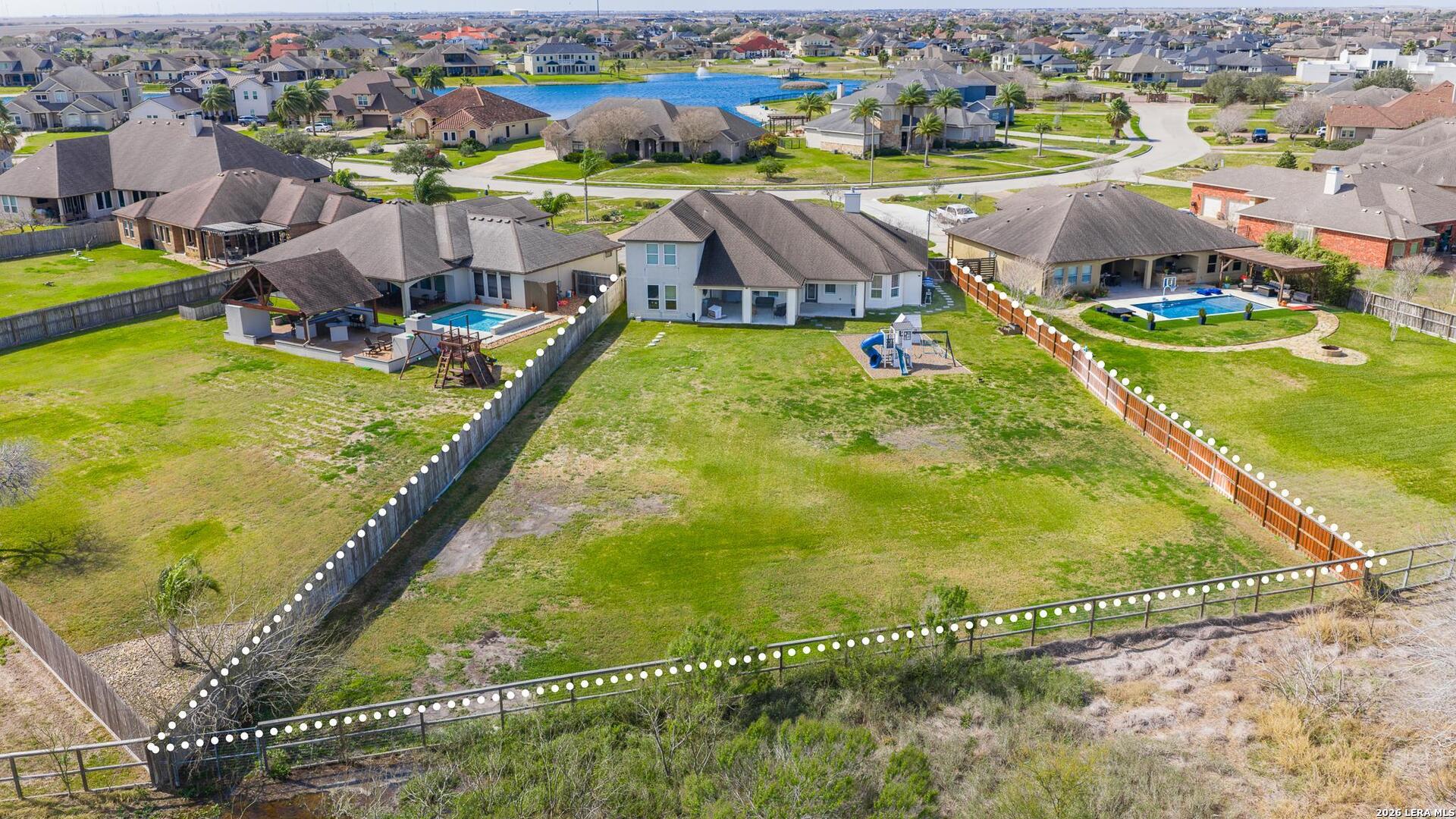 5830 Lago Vista