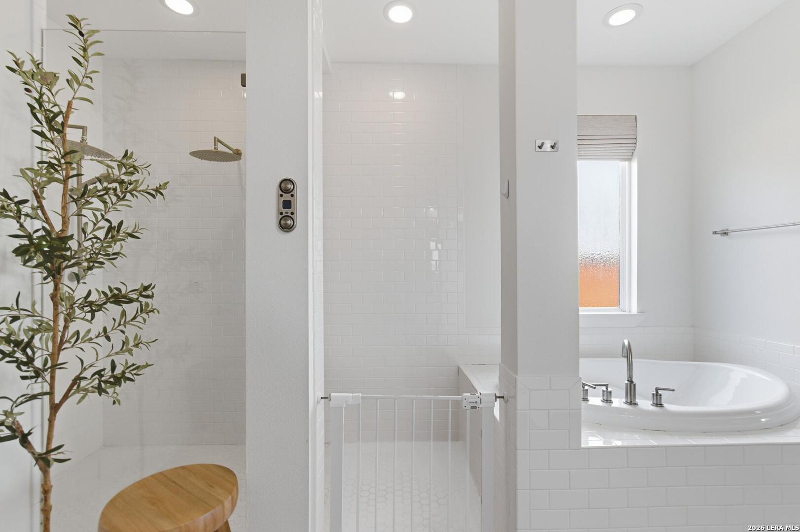 5830 Lago Vista