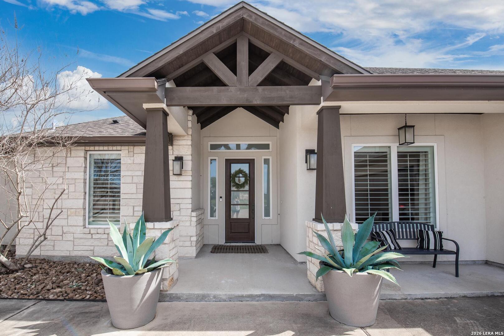 5830 Lago Vista