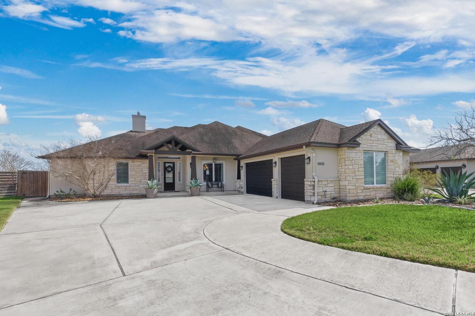 5830 Lago Vista