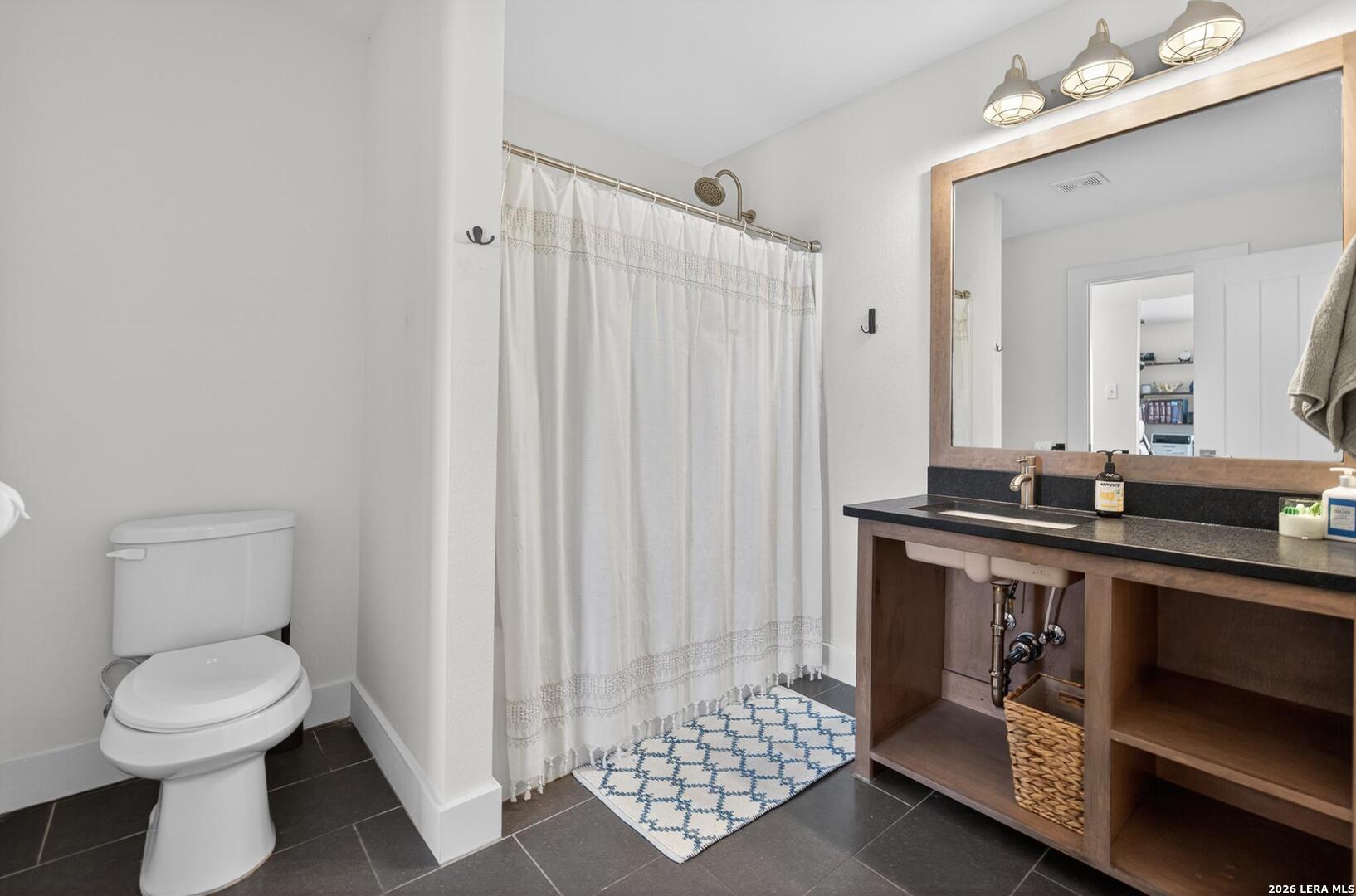 5830 Lago Vista