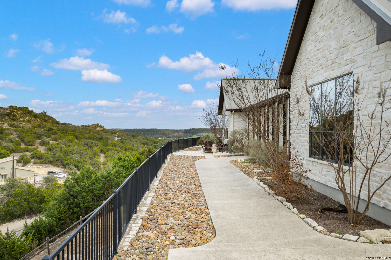 800 High Oaks