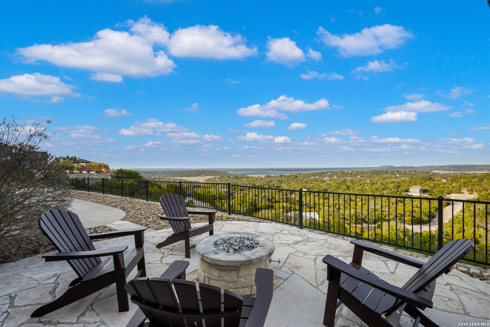 800 High Oaks